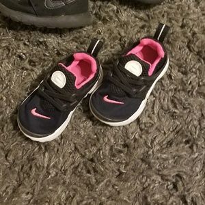 NIKE 5C Girl toddlers tennis shoes